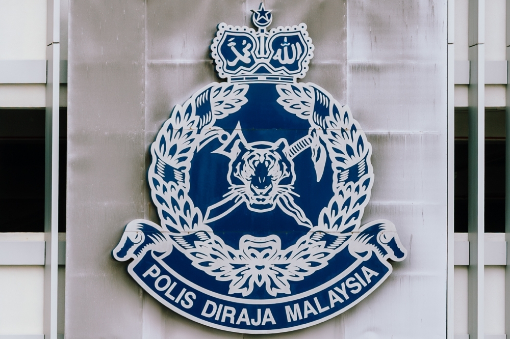 Puchong raid unravels foreign currency scam, police arrest 10, seize over RM45k in equipment