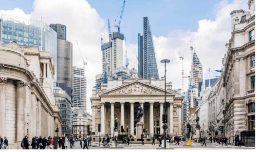 Bank of England freezes rate as inflation stays high