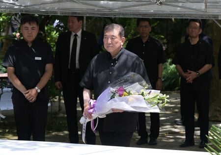Ishiba Visits Himeyuri Monument in Okinawa