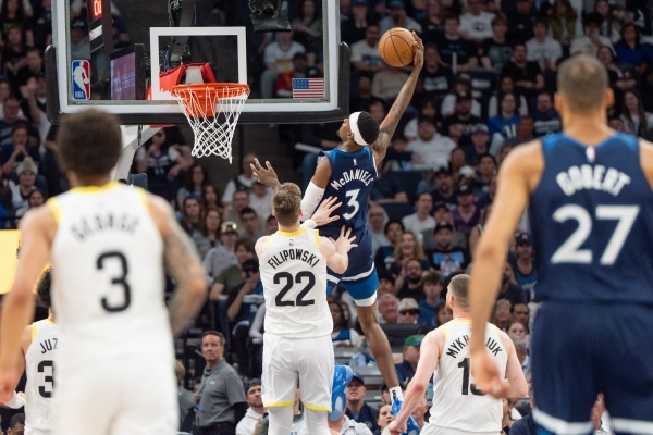 Wolves thump Lakers, Nuggets edge Clippers as play-offs start