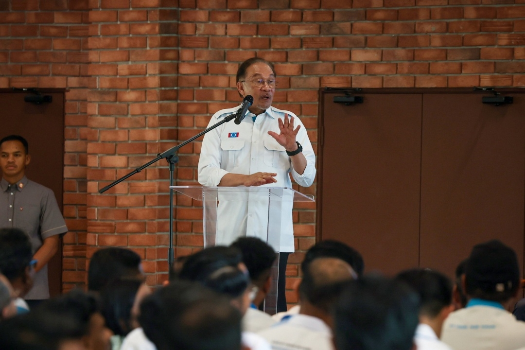 Govt won't raise price of RON95 amid geopolitical tensions, says PM Anwar