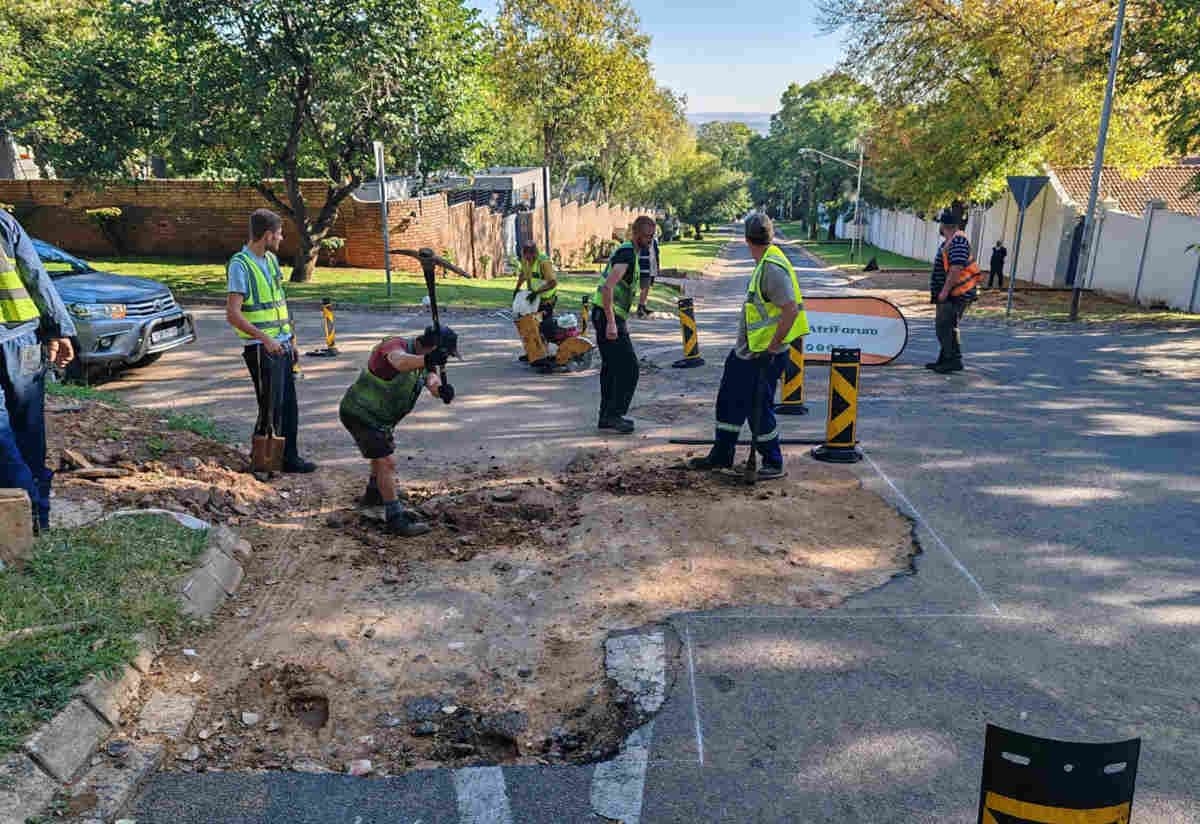 AfriForum repairs pothole in front of US ambassador's residence in Pretoria