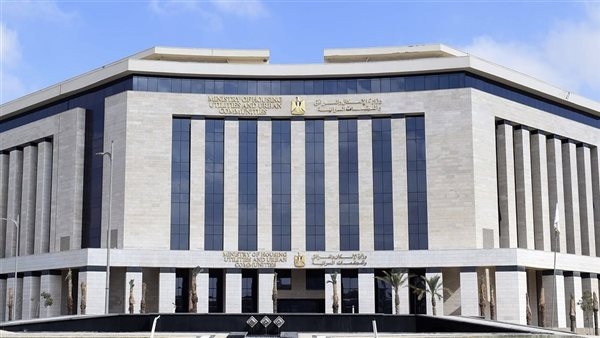 بيع محال تجارية ومخابز ووحدات إدارية بالعاشر من رمضان والعبور الجديدة في مزاد علني