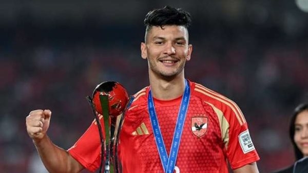 الأهلي يبحث عن مدافع أجنبي بدلًا من أشرف داري